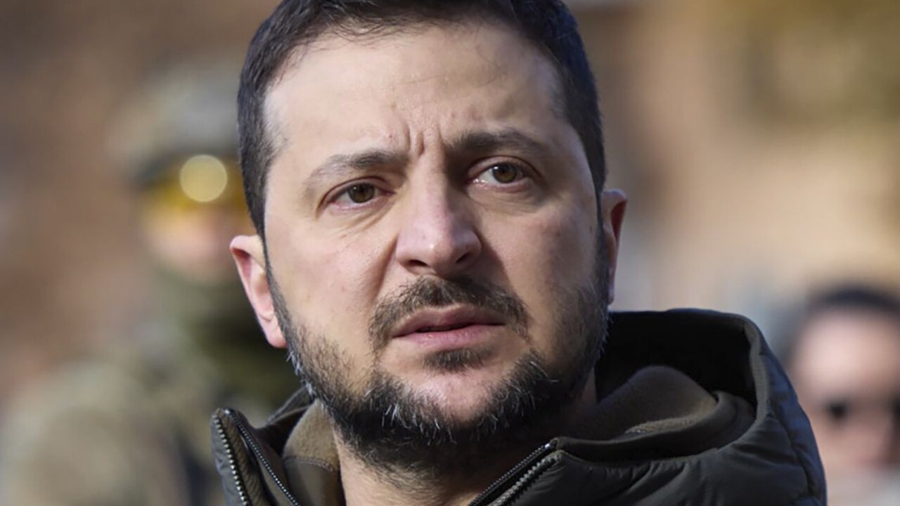 V skupine G20 je teroristický štát, tvrdí Zelenskyj. Výbuch rakety označil za ruský odkaz jej lídrom