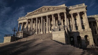 Snemovňa reprezentantov USA schválila zákon, ktorý pozastavuje dlhový strop