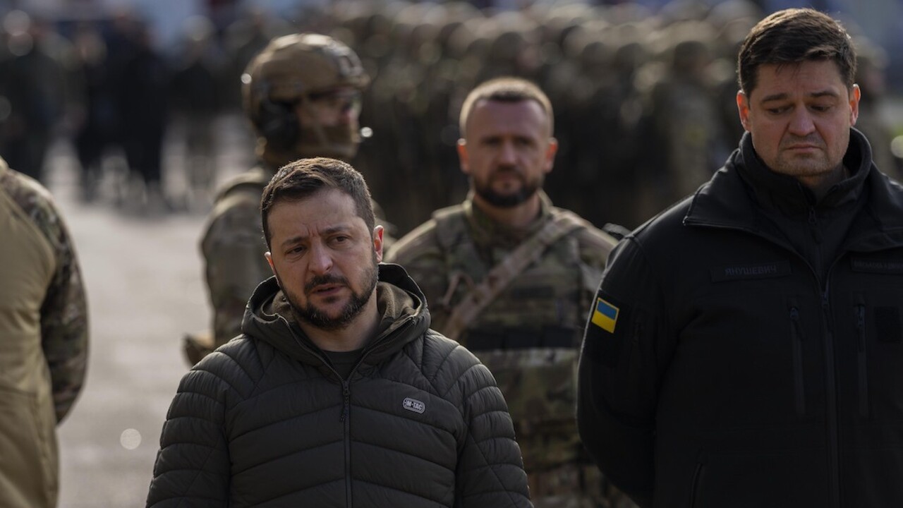 Zelenskyj zmiernil slová. Nevie, či raketu, ktorá dopadla v Poľsku, na sto percent odpálili Rusi