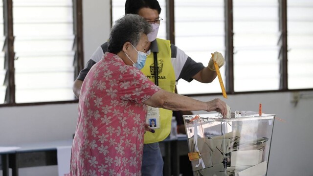 V malajzijskom parlamente nebude mať žiadne zoskupenie väčšinu, píšu médiá