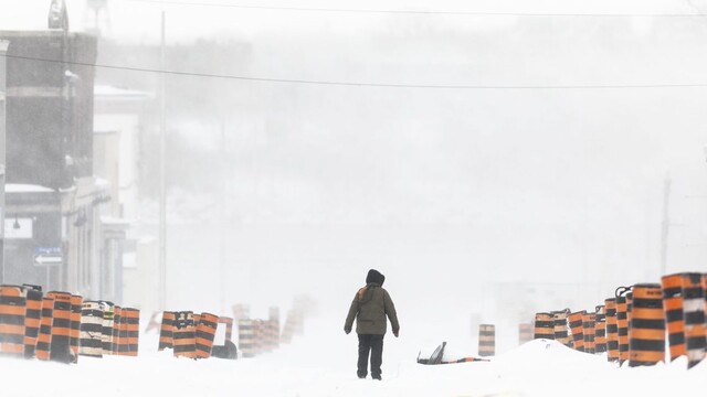 Americký štát New York zasiahla snehová búrka, vyžiadala si už dva životy