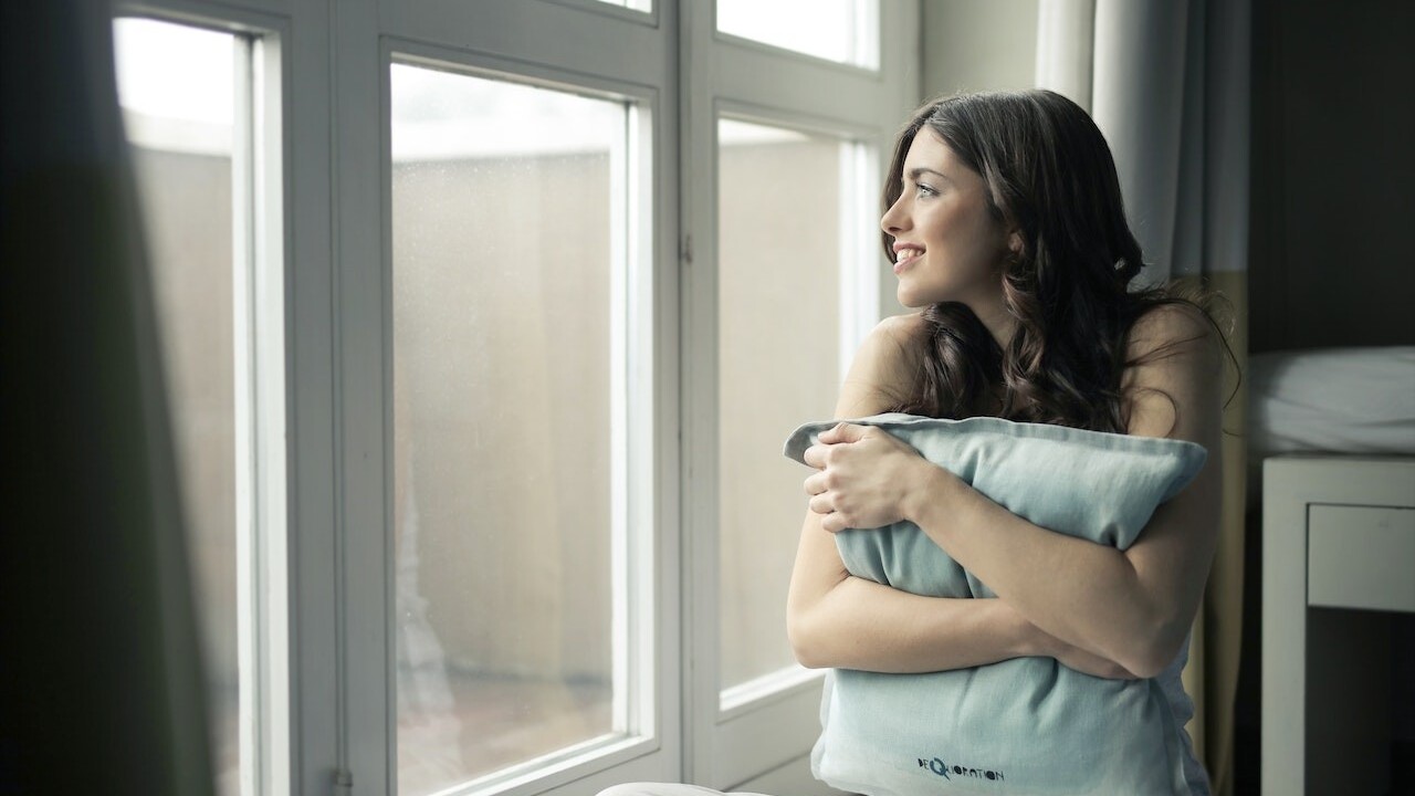 Orosené okná budú minulosťou: Stačí vám na to papierový pohár a soľ