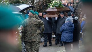 V Poľsku pochovali aj druhú obeť zatúlanej rakety, oboch mužov si uctili štátnym pohrebom