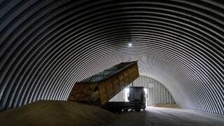 Ukrajina vyviezla o tridsať percent menej obilia ako v minulom roku