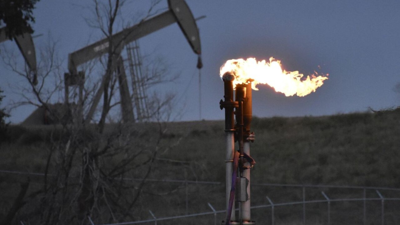 Bloomberg: Ukrajina sa chystá zdražiť tranzit ropy pre Maďarsko a Slovensko