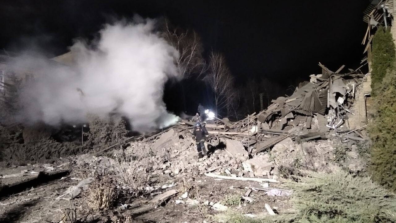 Pôrodnicu vo Vilňansku zasiahla raketa. Rusko sa bude zodpovedať za teror a vraždenie, reaguje Zelenskyj