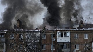 Rusko v piatok na Ukrajinu vypálilo takmer sto riadených striel, uviedla armáda