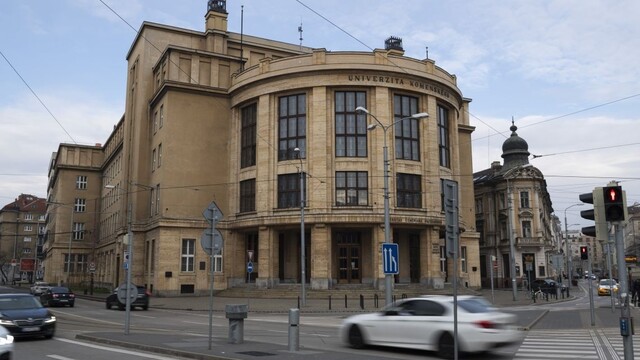 Talentovaní študenti, ktorí zostali na Slovensku, stále nedostali sľubované štipendiá