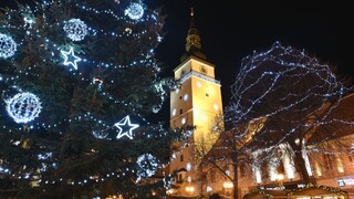 Vianočné trhy sú späť. Hygienici upozorňujú, čo si všímať v stánkoch