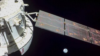 Vesmírnu loď Orion naviedli na vzdialenú obežnú dráhu okolo Mesiaca