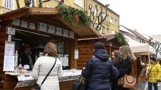 Vianočnú atmosféru už naplno cítiť. Ako vyzerajú trhy v Banskej Bystrici?