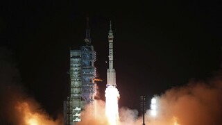 Z púšte Gobi vyštartovala čínska vesmírna loď, mieri na obežnú dráhu Zeme
