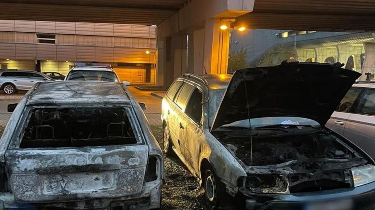 FOTO: Mali dva požiare spoločného páchateľa? Pýta sa polícia. V noci zasahovala na viacerých miestach