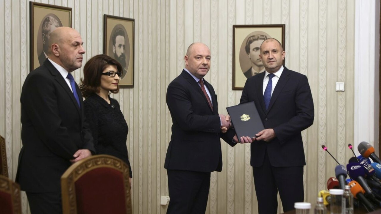 Bulharský prezident poveril zostavením vlády koalíciu GERB-SDS, má na to sedem dní