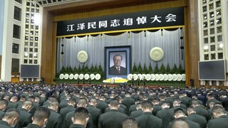 V Číne sa rozlúčili s bývalým prezidentom Ťiang Ce-minom. Zomrel vo veku 96 rokov na leukémiu