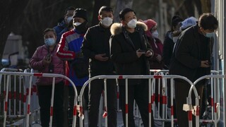 Čína po takmer troch rokoch a protestoch plošne uvoľňuje protipandemické opatrenia