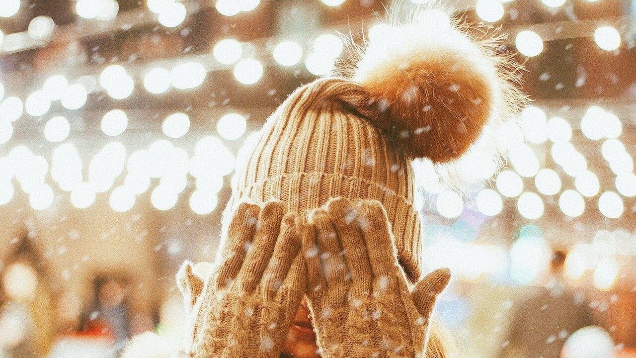 Brmbolec na čiapke nie je iba okrasou: Neuveríte, prečo vznikol a akú má funkciu