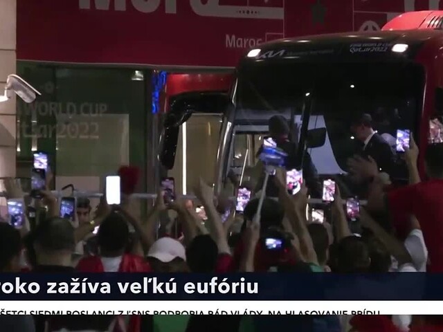 Maroko sa dostalo do štvrťfinále MS. Fanúšikovia oslavovali postup priamo pred hotelom hráčov