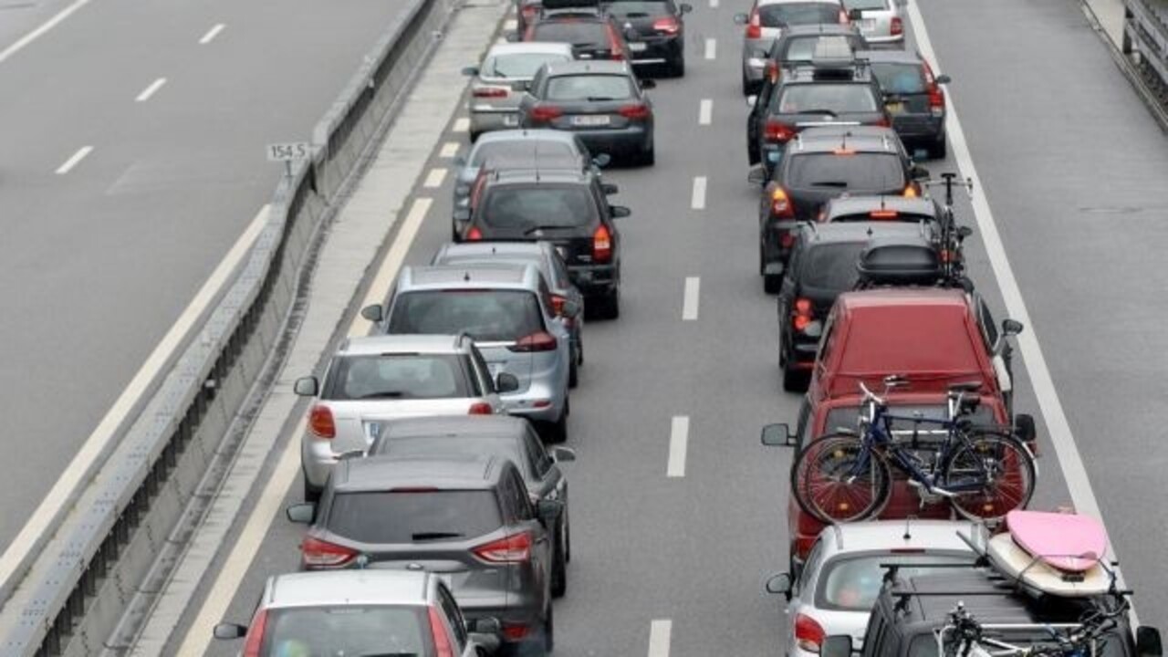 Bratislava sa pripravuje na veľkú uzáveru D1. Smer od Triblaviny uzavrú, vodičov čakajú dlhé hodiny v kolónach