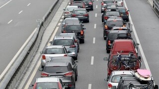 Polícia upozorňuje na kolóny na diaľnici D2. Tvoria sa v smere do Maďarska