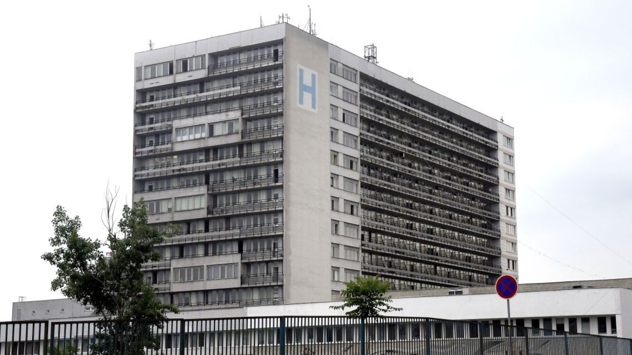 Vyoperovali pacientovi nesprávne oko. Univerzitná nemocnica Bratislava dostane pokutu