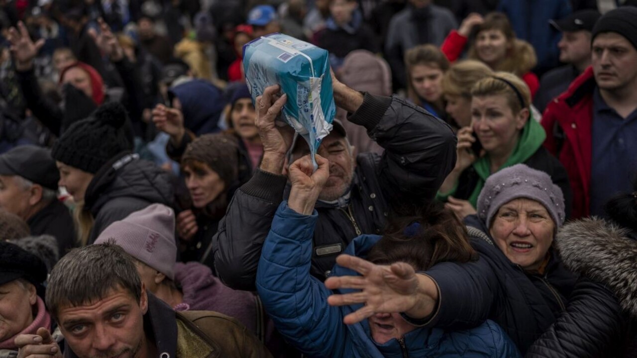 ONLINE: Peskov prezradil územné ciele Moskvy na Ukrajine. V Charkove stojí v bezpečí metra vianočný stromček