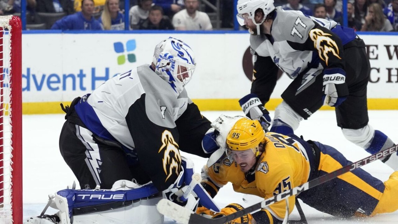 NHL: Černák bodoval pri triumfe Tampy nad Nashvillom, Marner natiahol sériu