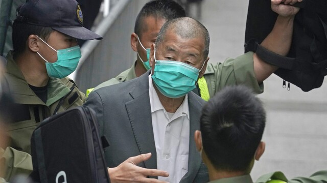 Súd uznal bývalého mediálneho magnáta vinným z finančných podvodov. Jimmy Lai pôjde do väzenia na takmer šesť rokov