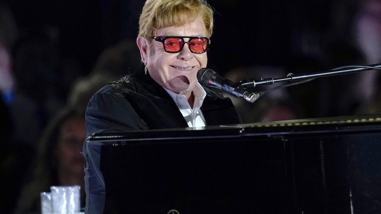 Elton John opúšťa Twitter.