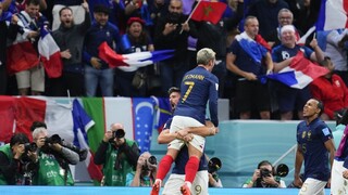 Anglický kapitán Kane zahodil penaltu a Francúzi sú v semifinále MS v Katare