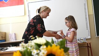 Platy slovenských učiteľov sú jednými z najnižších v Európe. Zvyšovanie im z dôvodu inflácie nepomôže