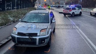 Vodič zrazil v Bratislave 61-ročnú chodkyňu na priechode, zraneniam podľahla