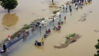 Najmenej 100 ľudí prišlo o život pri záplavách a zosuvoch pôdy, ktoré postihli metropolu Konga