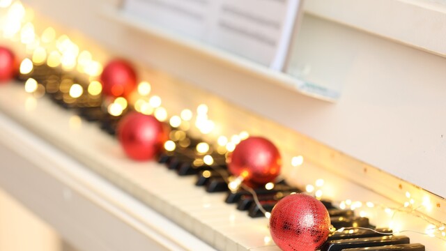 Veľký vianočný playlist: 30 klasík i moderných hitov, ktoré vás dostanú do sviatočnej nálady