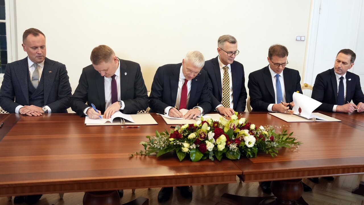 Lotyšsko má novú vládu. Parlament v Rige potvrdil vo funkcii premiéra Karinša