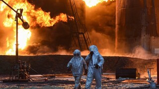 V ropnej rafinérii na Sibíri vypukol obrovský požiar. Vyžiadal si dve obete a päť zranených