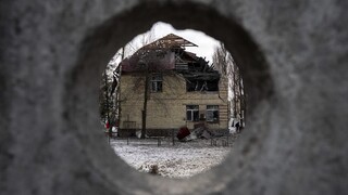 Rusi zaútočili na mesto Kosťantynivka. Útok si vyžiadal obete a poškodil bytové domy