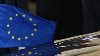 EÚ schválila balík s 18 miliardami pre Ukrajinu a minimálnym zdanením korporácií