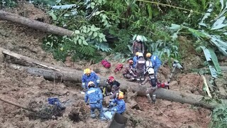 Pri zosuve pôdy neďaleko Kuala Lumpuru zahynulo najmenej 21 ľudí, viac ako 10 osôb zostáva nezvestných