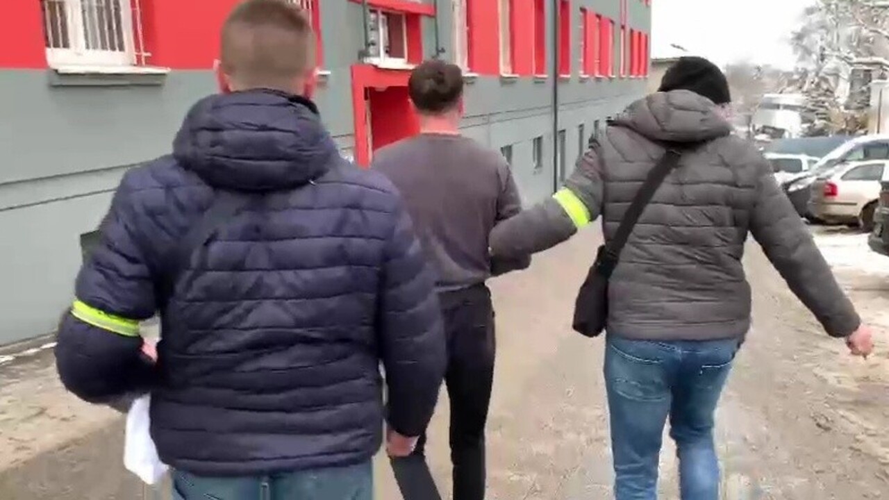 Na Kysuciach sa pohyboval ozbrojený muž. Policajti mu v dychu namerali viac ako dve promile