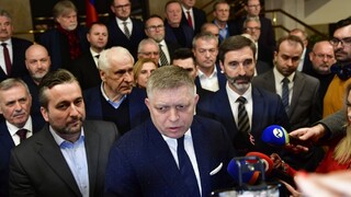 Smer chce vytvoriť podmienky pre predčasné voľby. Žiada, aby sa v pondelok hlasovalo o novele ústavy