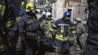 Rusi útočili dronmi na Kyjev a okolie, časť ukrajinskej metropoly je bez prúdu