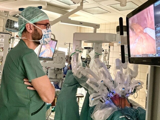 Endometrióza ničí životy žien. V Martine predviedli náročnú robotickú operáciu naživo