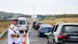 V Maďarsku havarovalo auto s migrantmi, hlásia vyše desať zranených