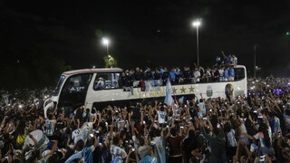Argentínčania sa vrátili domov. Majstrov sveta vítali desaťtisíce fanúšikov