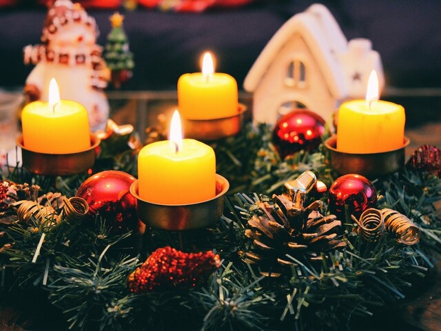 Adventný veniec nelikvidujte: Rozoberte ho do detailov, dá sa využiť aj mimo Vianoc