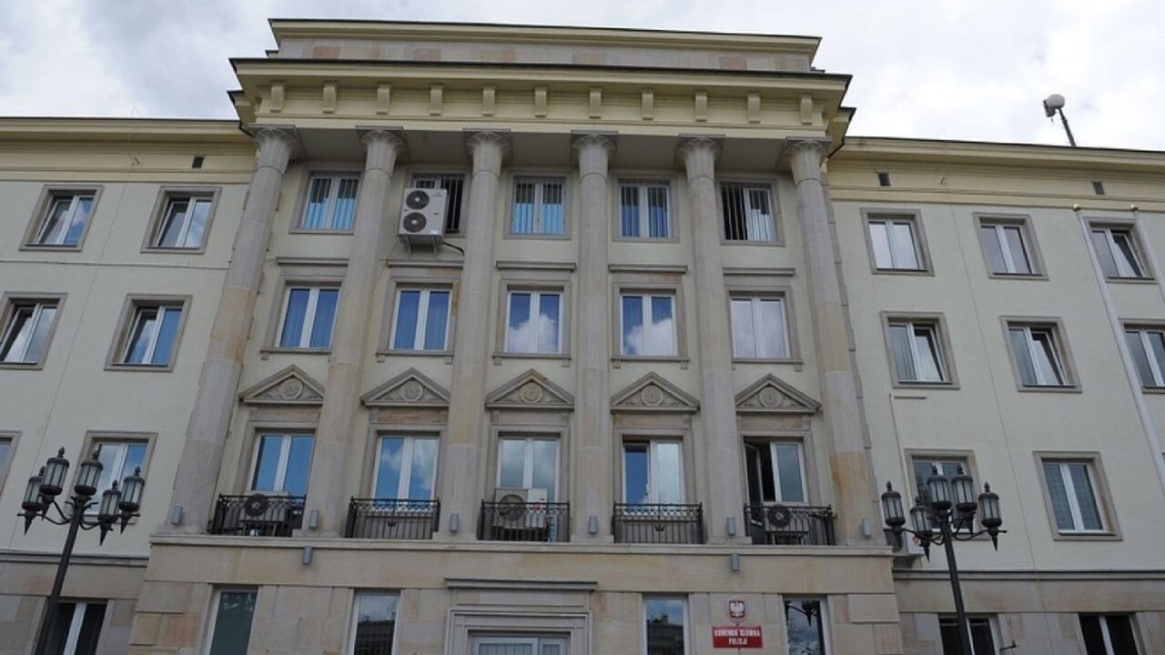 Ukrajina suspendovala generála, ktorý daroval poľskej delegácii granátomet. Vybuchol na polícii