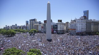 Argentínu doma vítal päťmiliónový dav. Autobus s hráčmi sa hýbal slimačím tempom