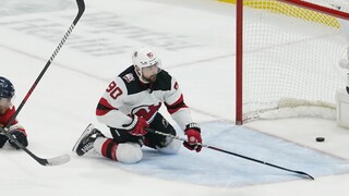 NHL: Tatar prispel gólom k triumfu New Jersey. Bodoval aj Černák