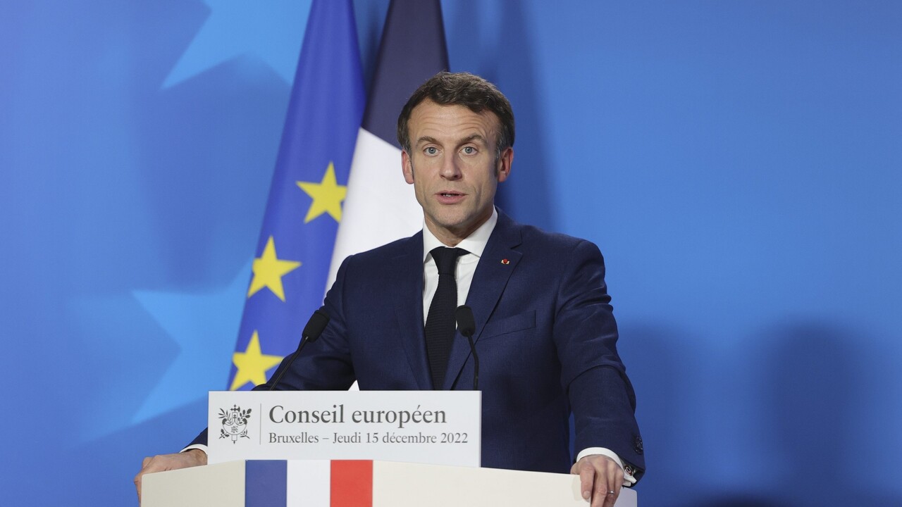 V oblasti bezpečnosti je potrebné znížiť závislosť od USA, vyzval Európu Macron